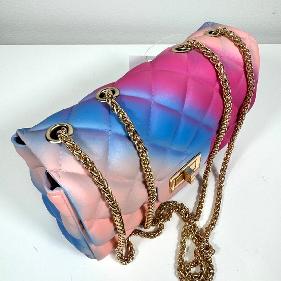 Crossbody Gradient Quilted Chain Bag - Picture 3 of 6